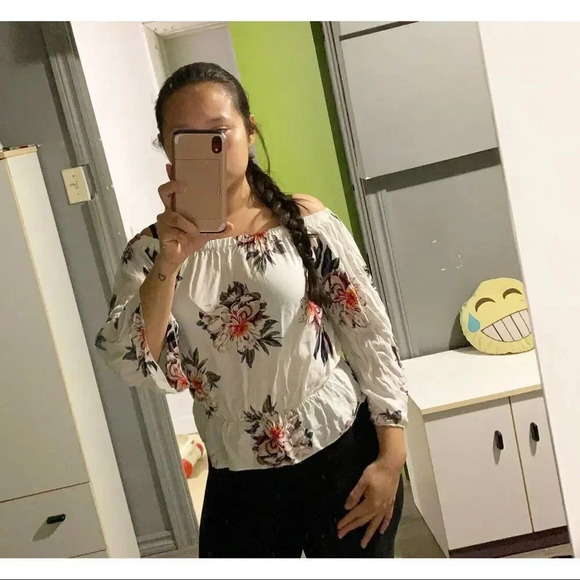 🌵3 for $30...off the shoulder  floral top Sz M - Picture 1 of 5